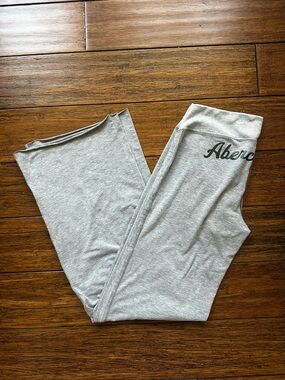 Abercrombie & Fitch Gray Sweatpants leggings Size S Flare Leg Y2K Butt Logo VTG